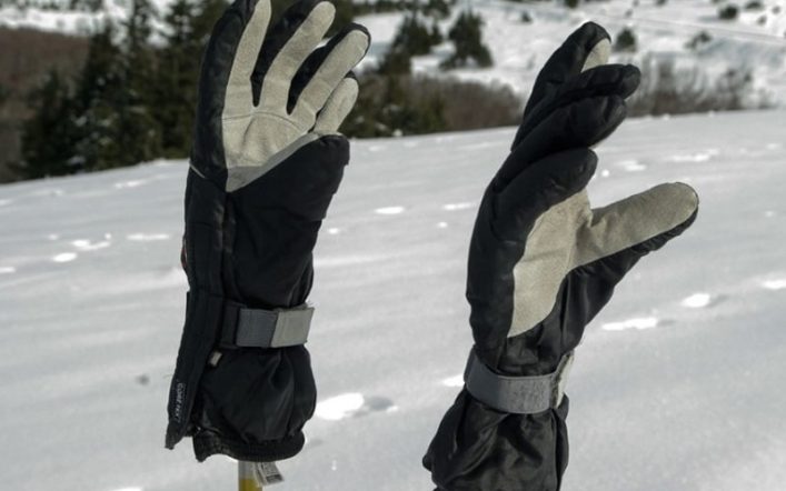 How do you choose the right type of bulky gloves for winter?