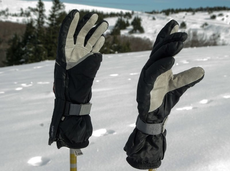 How do you choose the right type of bulky gloves for winter?
