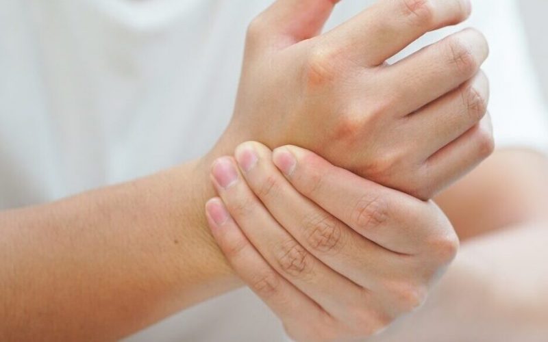 Symptoms and Causes of Carpal Tunnel and How to Find Treatment Near You