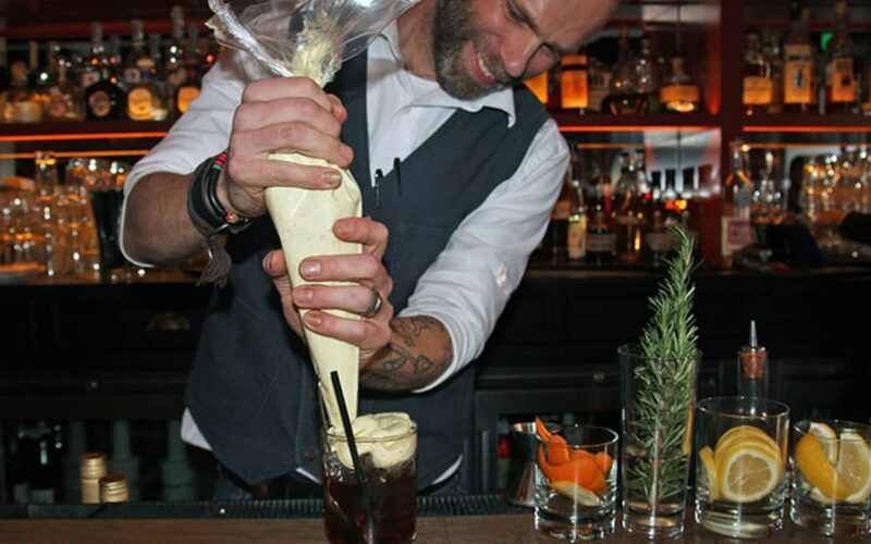 Advantages of having a takeaway beverage menu for your restaurant and bar